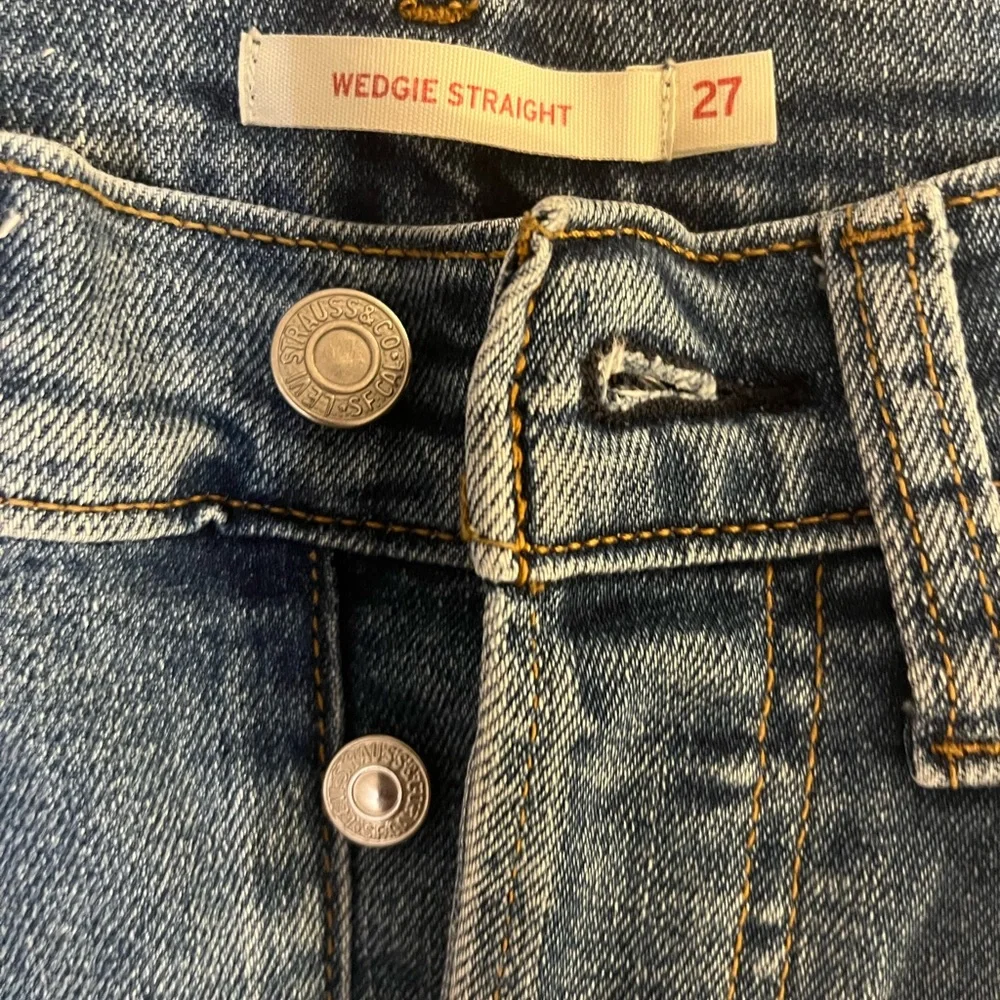 Levi's Blue Boot Cut Jeans with Vintage Appeal - Picture 3 of 4